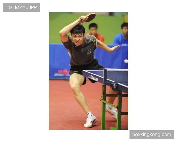 叶诗文训练完随手啃鸡腿的样子，和当年泳池里杀气腾腾的她真是同一个人？